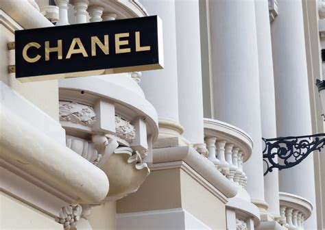 hoe herken ik een echte chanel jurk van een neppe